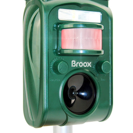 Broox 2026 Upgraded Solar Animal Repellent, Cat Repellent Outdoor, Squirrel Repellent, Deer Repellent, Ultrasonic pest Repeller, Waterproof IP 65, Motion Detection, Dog, Raccoon, Skunk, Rabbit, Rodent