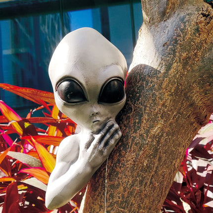 Alien Tree Peeker Outdoor Decoration